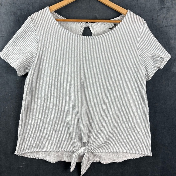 NWT Green Envelope Women’s Double Gauze Textured Short Sleeve Tie-Front Top Sz L - Picture 1 of 6